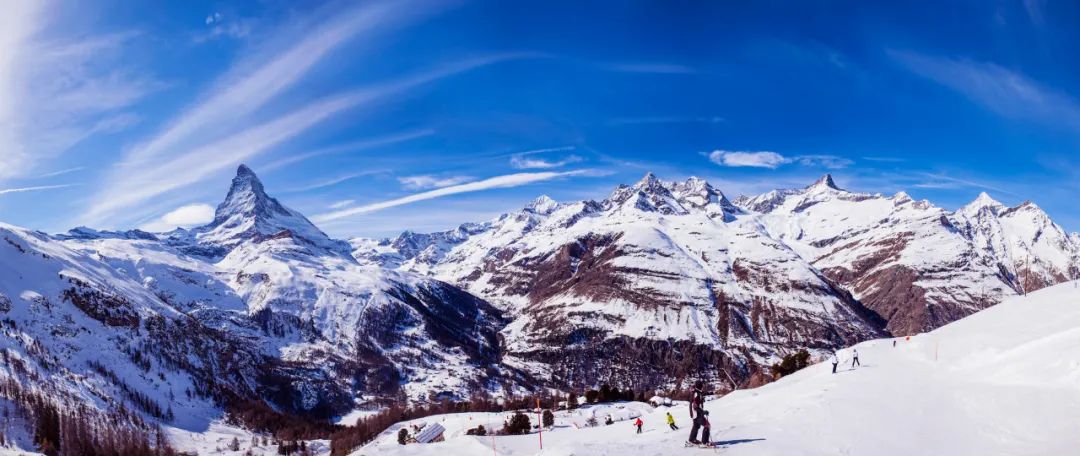 今年滑雪胜地阿尔卑斯山没雪滑