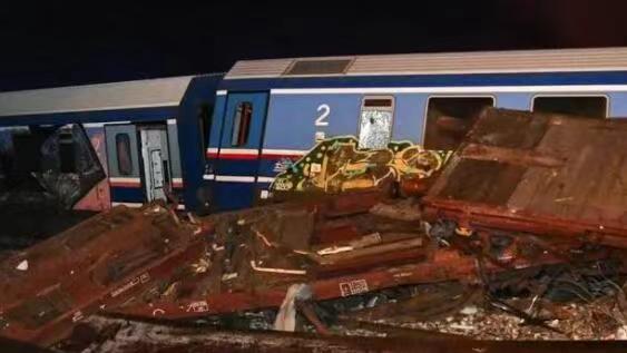 希腊火车迎面相撞 已致超30人死亡，当事人：那是一场噩梦般的火灾